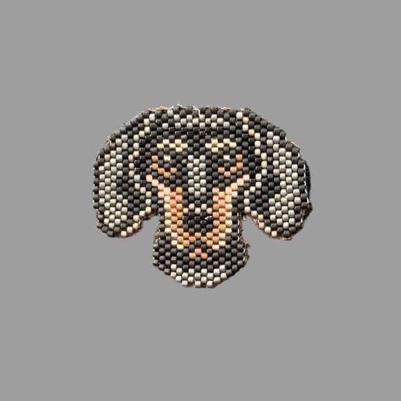 Handwoven beaded dachshund face pin brooch gift dachshund mom life like portrait - Picture 5 of 6
